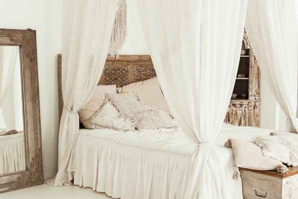 Décoration intérieure : une tête de lit en bois pour chaque style