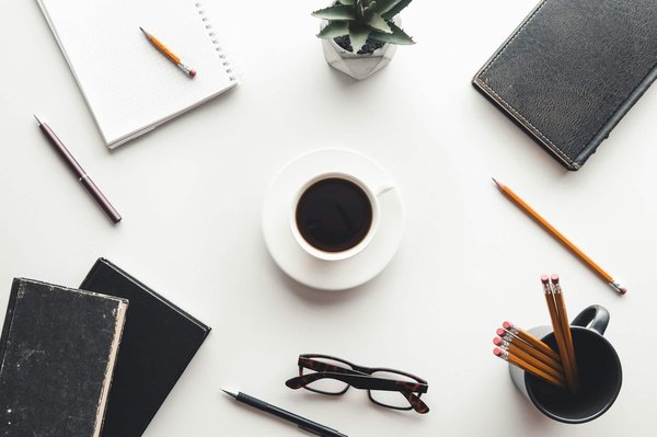 Optimisez votre espace de travail avec nos fournitures de bureau de qualité.