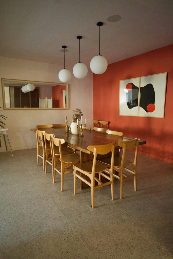 Table extensible : pourquoi choisir ce modèle de meuble ?